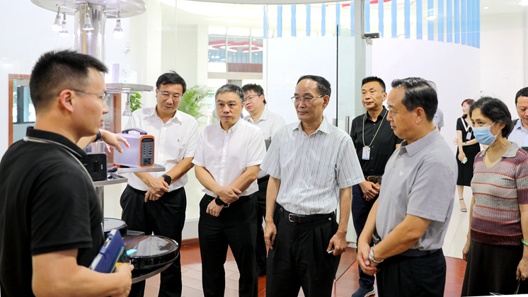 全國(guó)政協(xié)委員（廣東省委原常委、省紀(jì)委原書(shū)記）黃先耀一行考察炬神電子